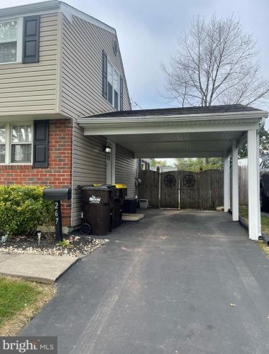 267 Larkspur Ln, Norristown, PA 19406-2226