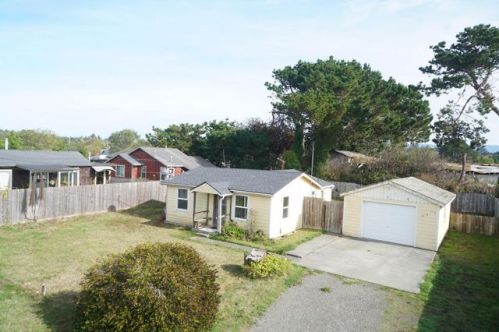 1765 Ocean Dr, Mckinleyville, CA 95519-3868