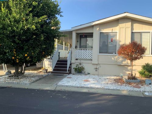 200 Queens Way, West Pittsburg, CA 94565-5429