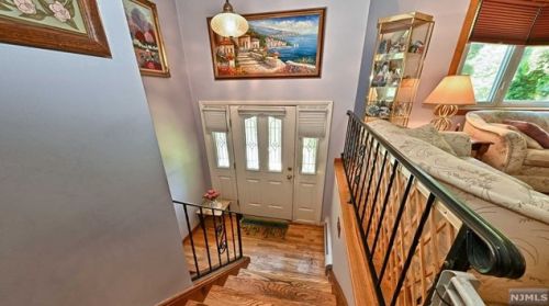 41 Olive Ln, Skyline Lakes, NJ 07456-2608