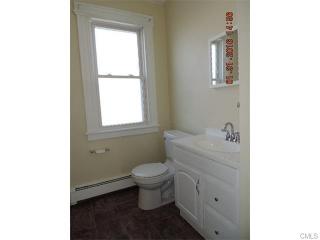 37 Jackson Ave, Bridgeport CT  06606-5562 exterior