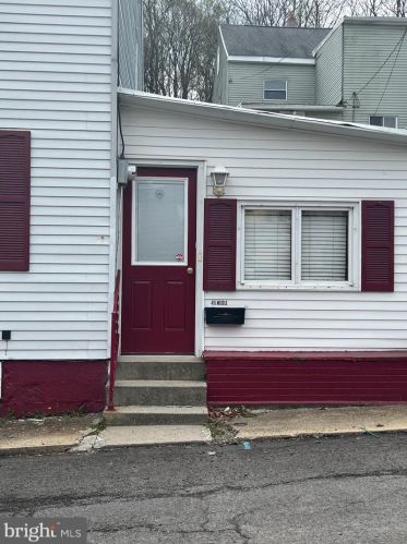 416 Middle St, Ashland, PA 17921-1924
