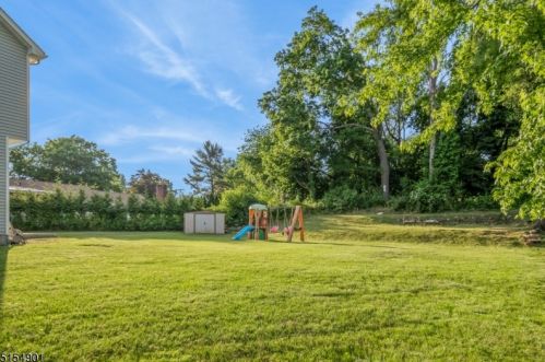 23 Alan Dr, Parsippany NJ  07054-4101 exterior