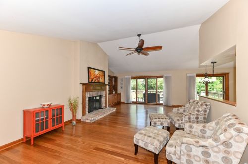 10618 Winslow Dr, Thiensville, WI 53092-5066