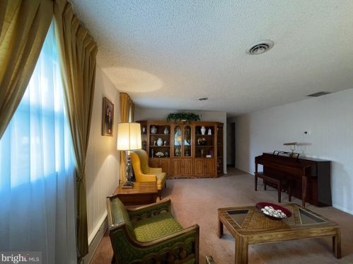 714 Pomona Rd, Riverton NJ 08077-4233 exterior