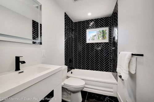 41 Hemlock St, Hazlet NJ  07730-2118 exterior