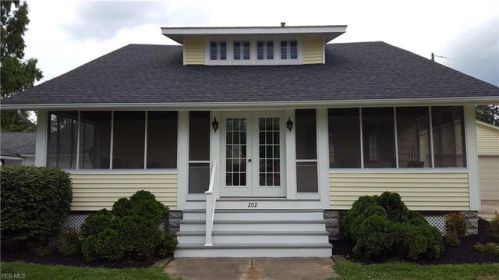202 Brookshore Dr, Medina, OH 44215-9728