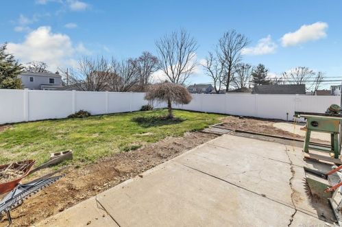 186 Margherita Lawn, Stratford CT  06615-7546 exterior