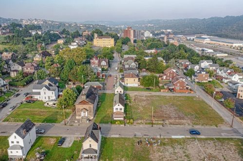 610 Ridge St, Mckeesport, PA 15132-2221