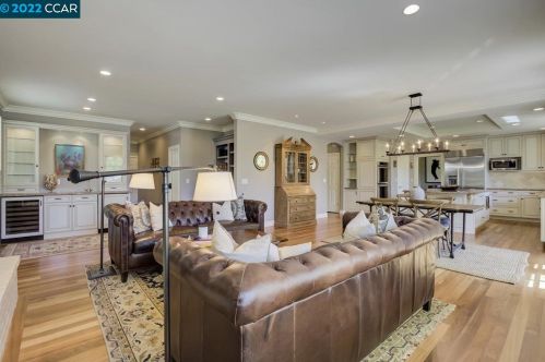 695 Blue Spruce Dr, Danville CA  94506-4525 exterior