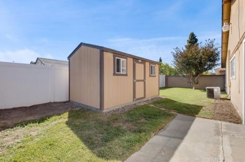 318 Sherman Dr, Long Beach CA  90746-1159 exterior