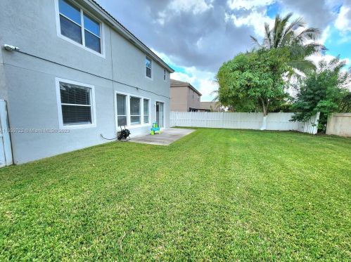 2210 145th Ave, Hollywood FL  33028-2866 exterior