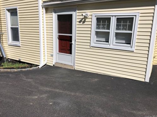 1900 Maple Ct, Yorktown Hgts NY  10598-4404 exterior