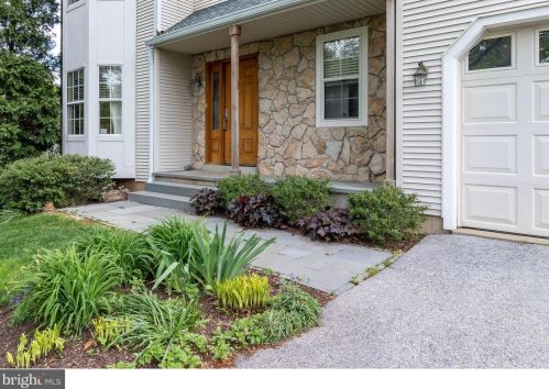 21 Canterbury Dr, Kennett Sq, PA 19348-2539