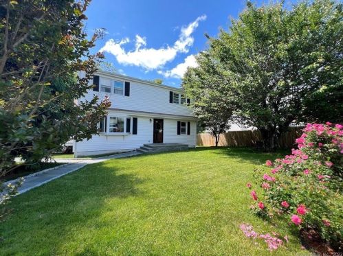 6 Borglum St, Stamford, CT 06905-4106