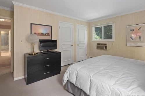 24 Surrey Dr, Norwalk CT  06851-3224 exterior