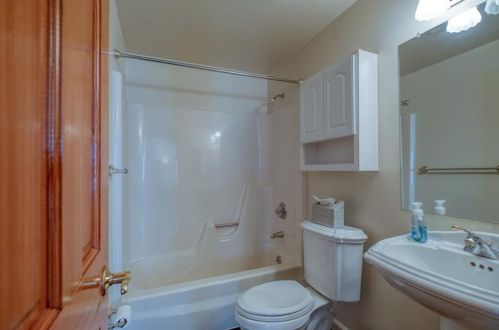 304 Frst Rdg Dr, Pittsburgh PA 15221-4027 exterior