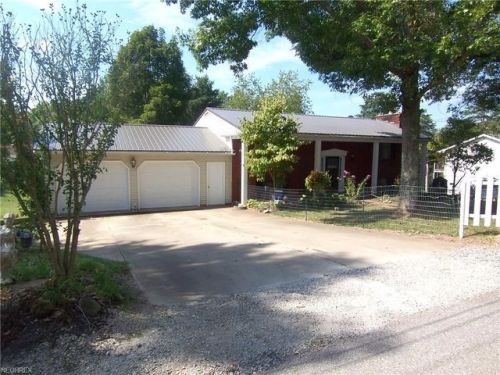 149 Lake St, Parkersburg, WV 26101-7598