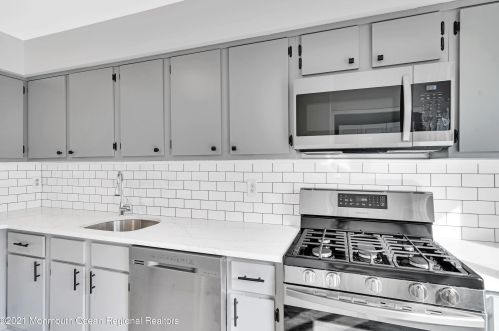 716 Sandra Pl, Bricktown NJ 08724-7047 exterior