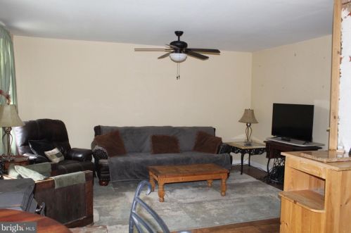 128 Chestnut Ave, Camden NJ  08107-2207 exterior