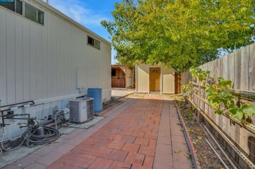 616 Bounty Dr, West Pittsburg CA  94565-2962 exterior
