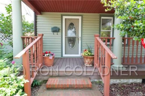 80 Davison Ave, Rockville Centre, NY 11572-2242
