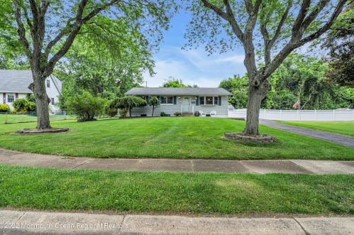 10 Trinity Pl, Jackson Twp NJ  08527-1822 exterior