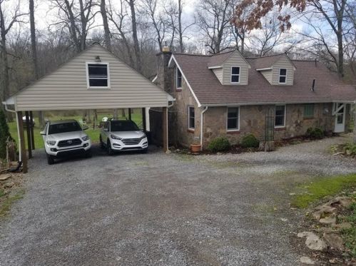 353 Creek Dr, Slippery Rock, PA 16057-3717