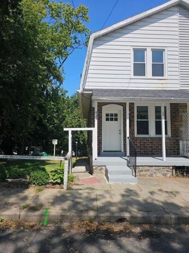 933 Nesquehoning St, Easton, PA 18042-6332