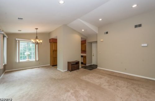 16 Ray Ct, Bedminster NJ  07921-1632 exterior