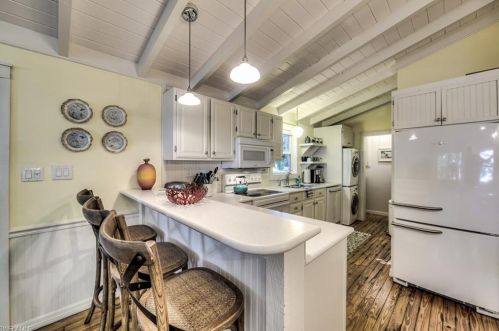 966 Fitzhugh St, Sanibel FL  33957-4520 exterior