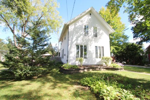 311 Fargo St, Lake Mills WI  53551-1320 exterior