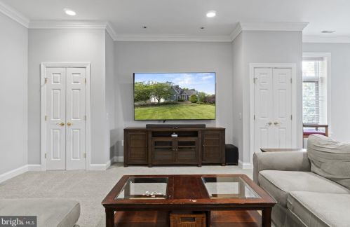 17621 Stonegait Ct, Round Hill VA  20141-2264 exterior