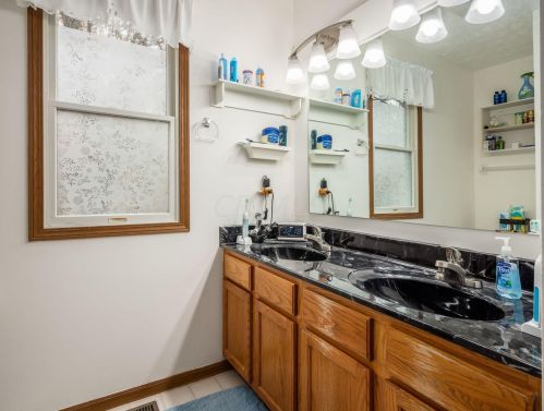 576 Scioto Meadows Blvd, Darbydale OH  43123-8660 exterior