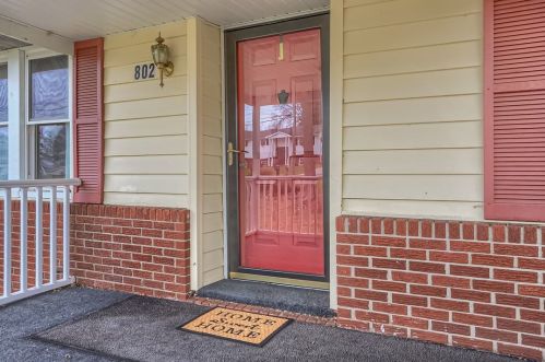 802 Hillcrest Ave, New Castle, PA 16105-2376