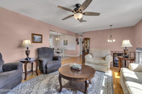 316 Sunset Dr, Pelican Island NJ  08751-2225 exterior