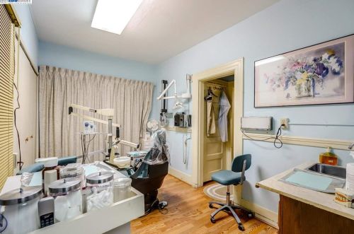 478 36 St, Oakland CA 94609-2327 exterior