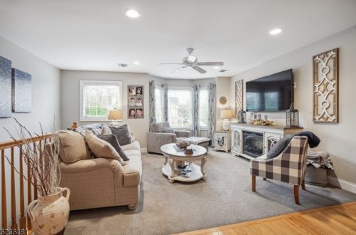 8 Dylan Dr, Sparta NJ  07871-2875 exterior