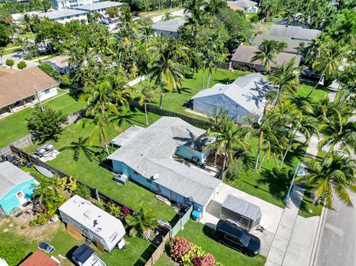 647 9th Ave, Boynton Beach FL  33435-3209 exterior
