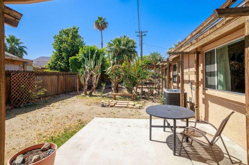 38411 Vista Dr, Cathedral City CA  92234-2144 exterior