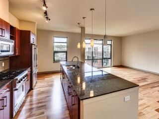 1524 Eastlake Ave, Seattle WA  98102-3707 exterior