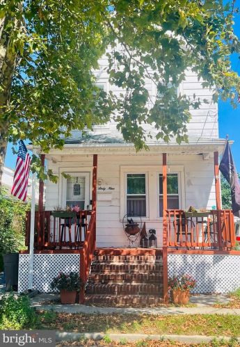 69 Capitol St, West Deptford, NJ 08066-1011