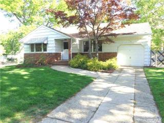45 King Ave, Selden, NY 11784-2341