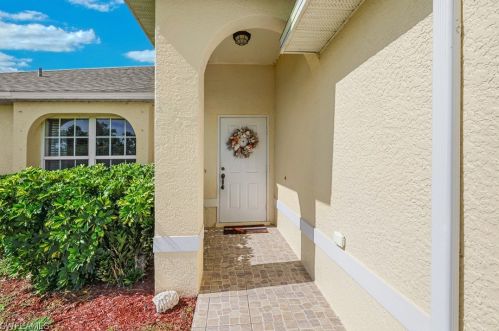 427 4th Ter, Cape Coral FL  33990-4013 exterior