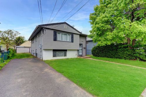 245 Wright St, Westbury, NY 11590-3533