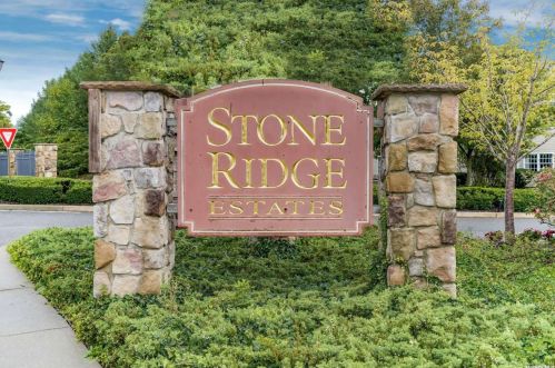 122 Joseph Ln, Huntington Station NY  11746-5634 exterior