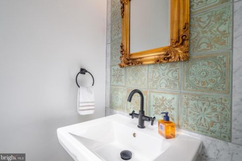 620 Carpenter St, Philadelphia PA  19147-2908 exterior