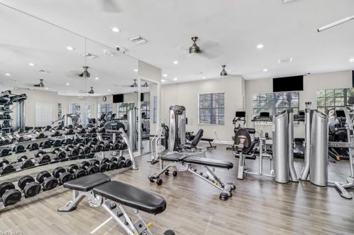 16200 Parque Ln, Naples FL  34110-2826 exterior