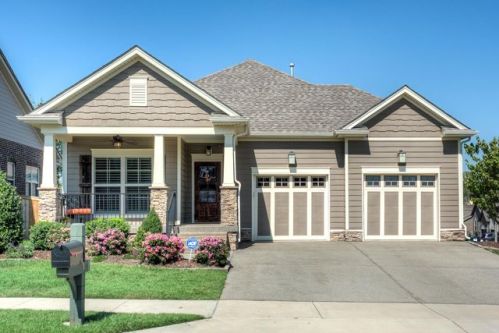 625 Westcott Ln, Nolensville, TN 37135-4011