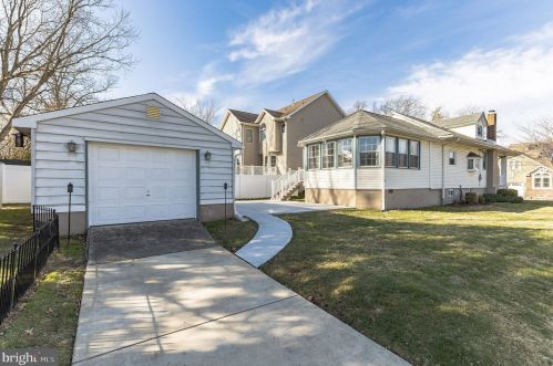 400 Albany Ave, Barrington NJ  08007-1035 exterior